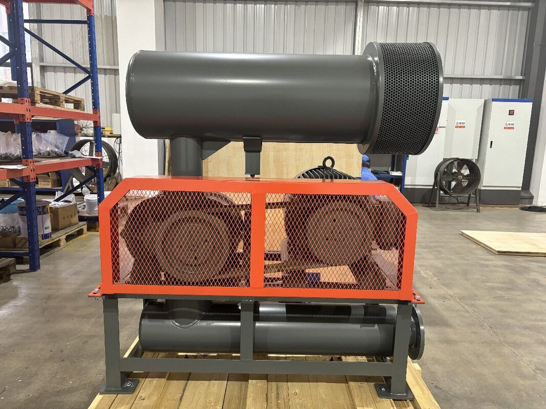 Endüstriyel uygulamalarda daha iyi performans için üç loblu tasarım ve su soğutması özellikli Kök Döner Lobe Blower